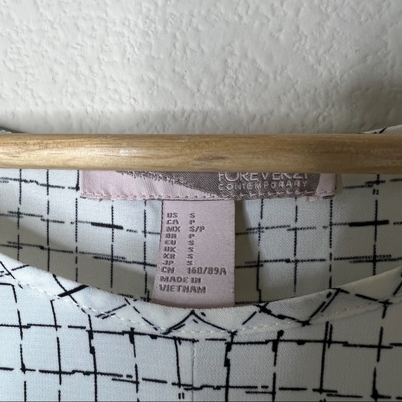 Forever 21 High lo blouse - Picture 3 of 4